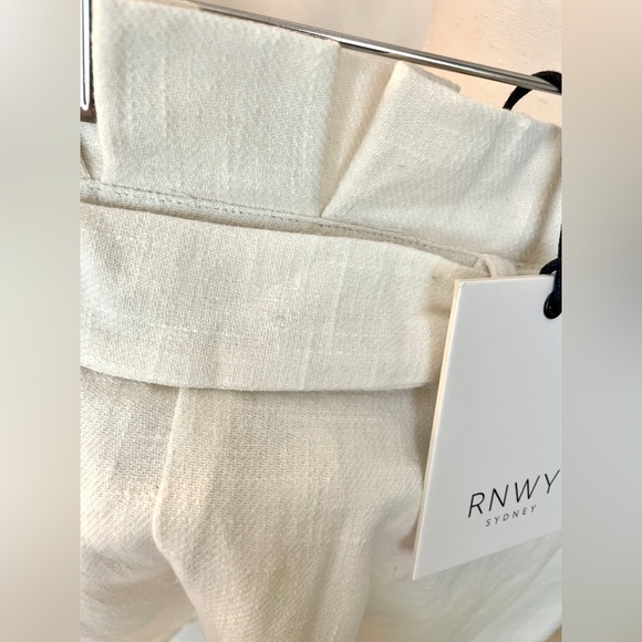 Mannequin size:
      Bust  : 32.5 
      Waist : 25.2
      Hip    : 34.5 - Picture 3 of 4